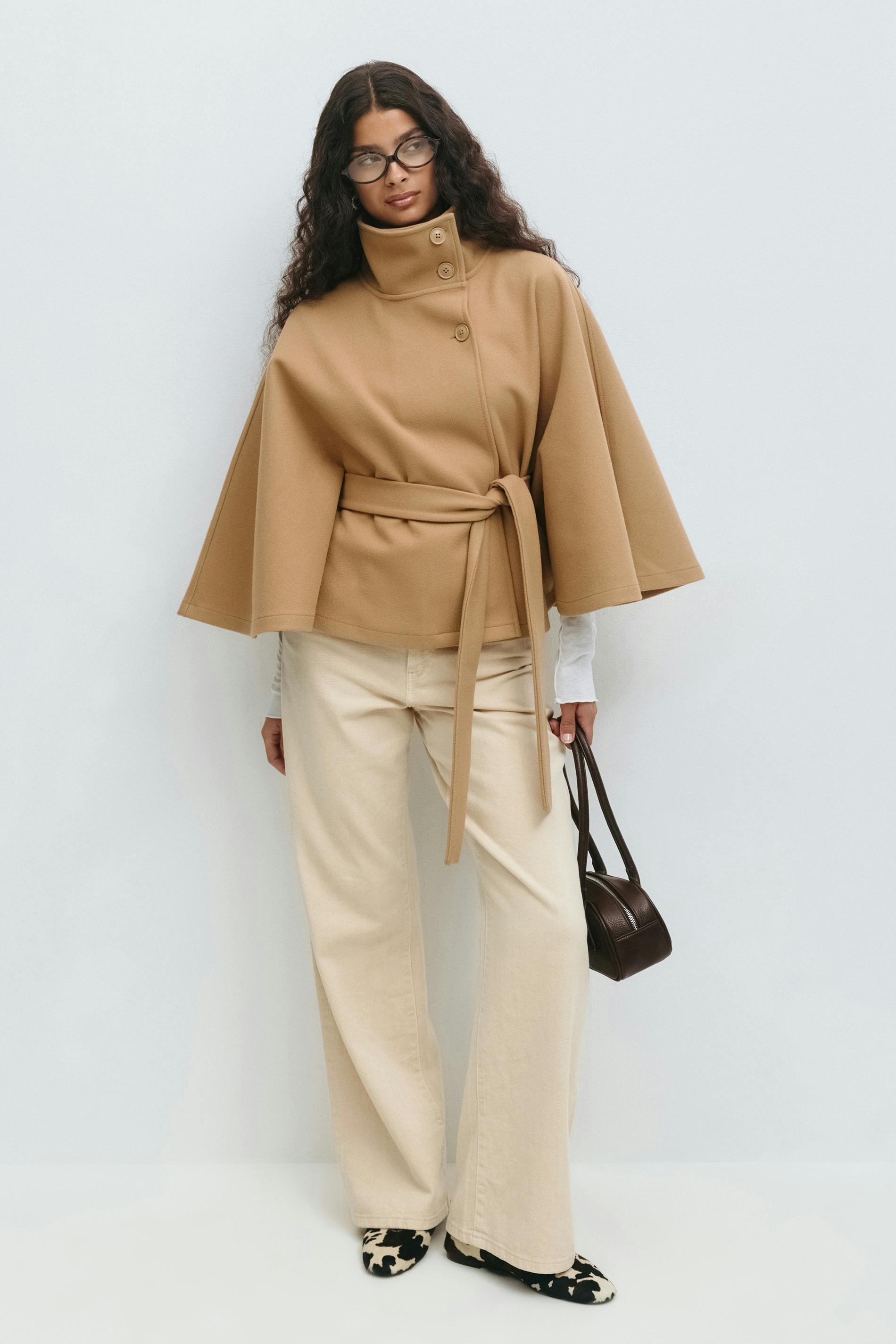 Clara Cape Capejas | Dames jas met cape-mouwen, hoge kraag en ceintuur