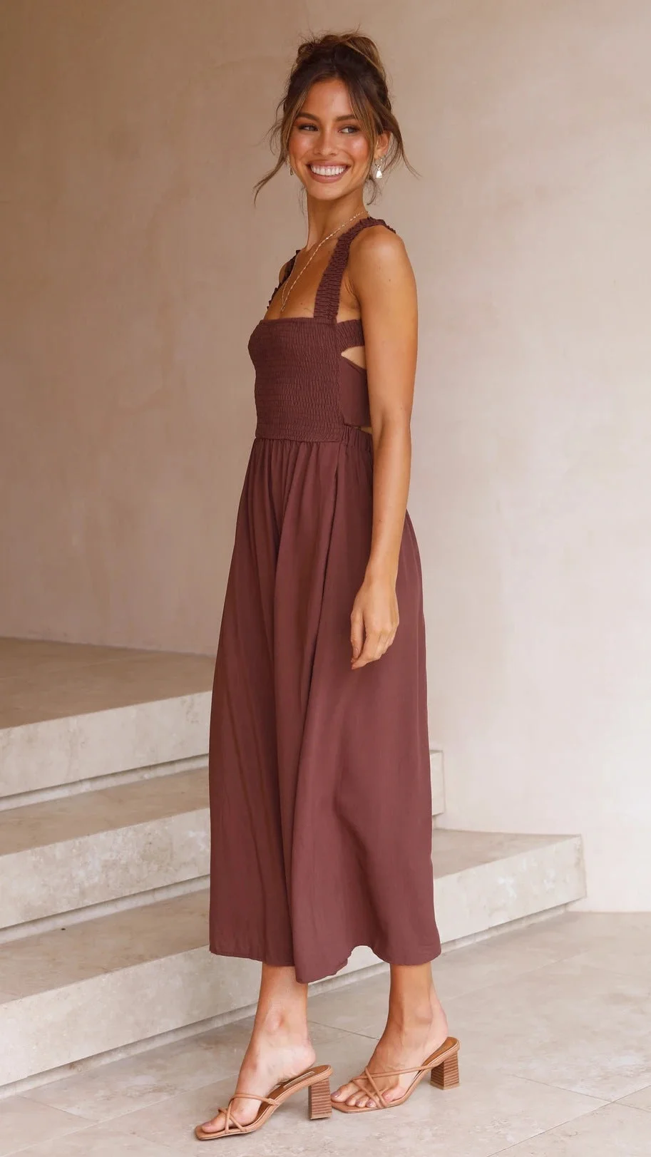MM | Melanie - Bruine, minimalistische midi-jurk zonder mouwen