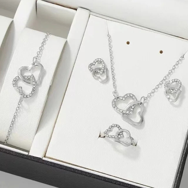 Babette | Gouden dames sieradenset met hartvormige details en strass – elegante en verfijnde uitstraling