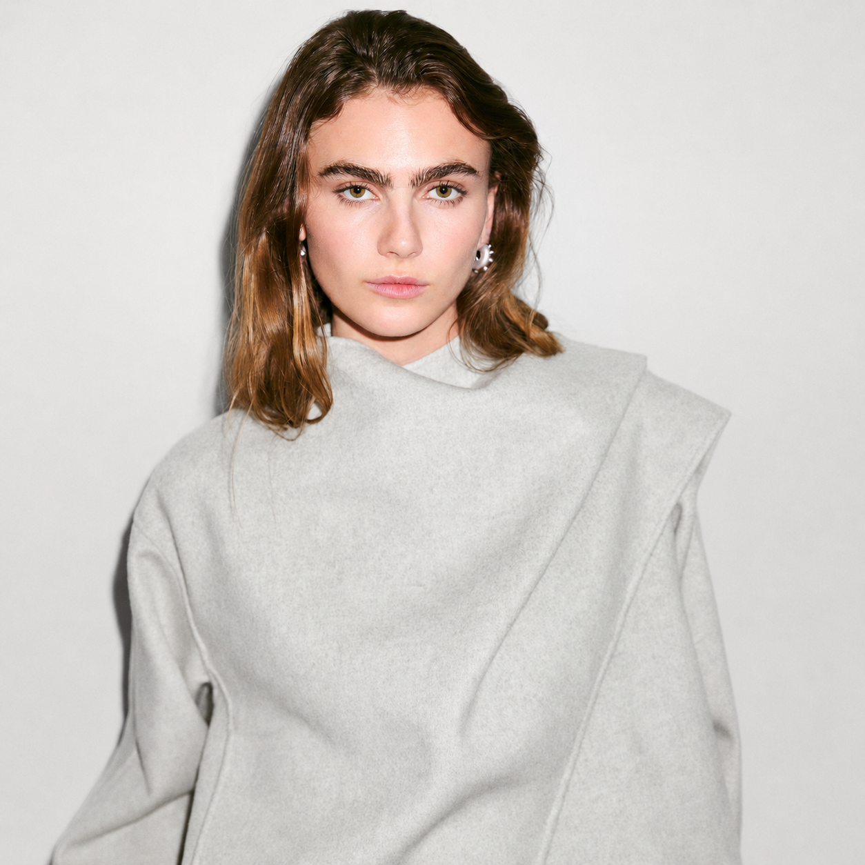 Saskia Jas | Dames Asymmetrische Jas met Sjaaldetail in Wolmix