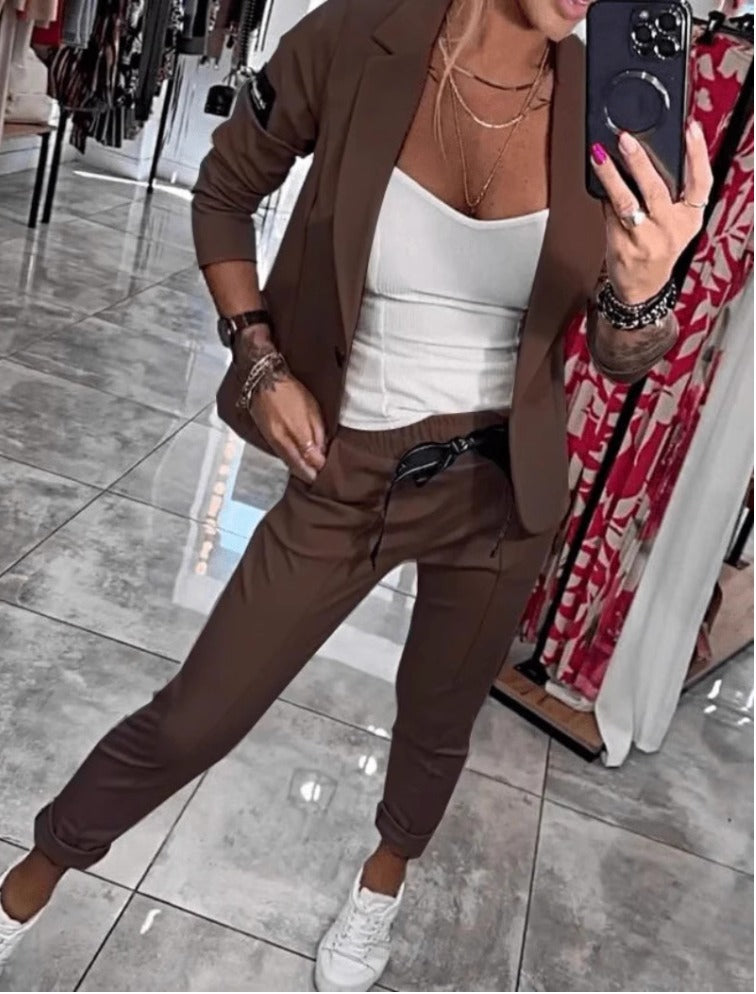 Dames Tweedelige Set – Beige Blazer en Broek met Comfortabele Pasvorm