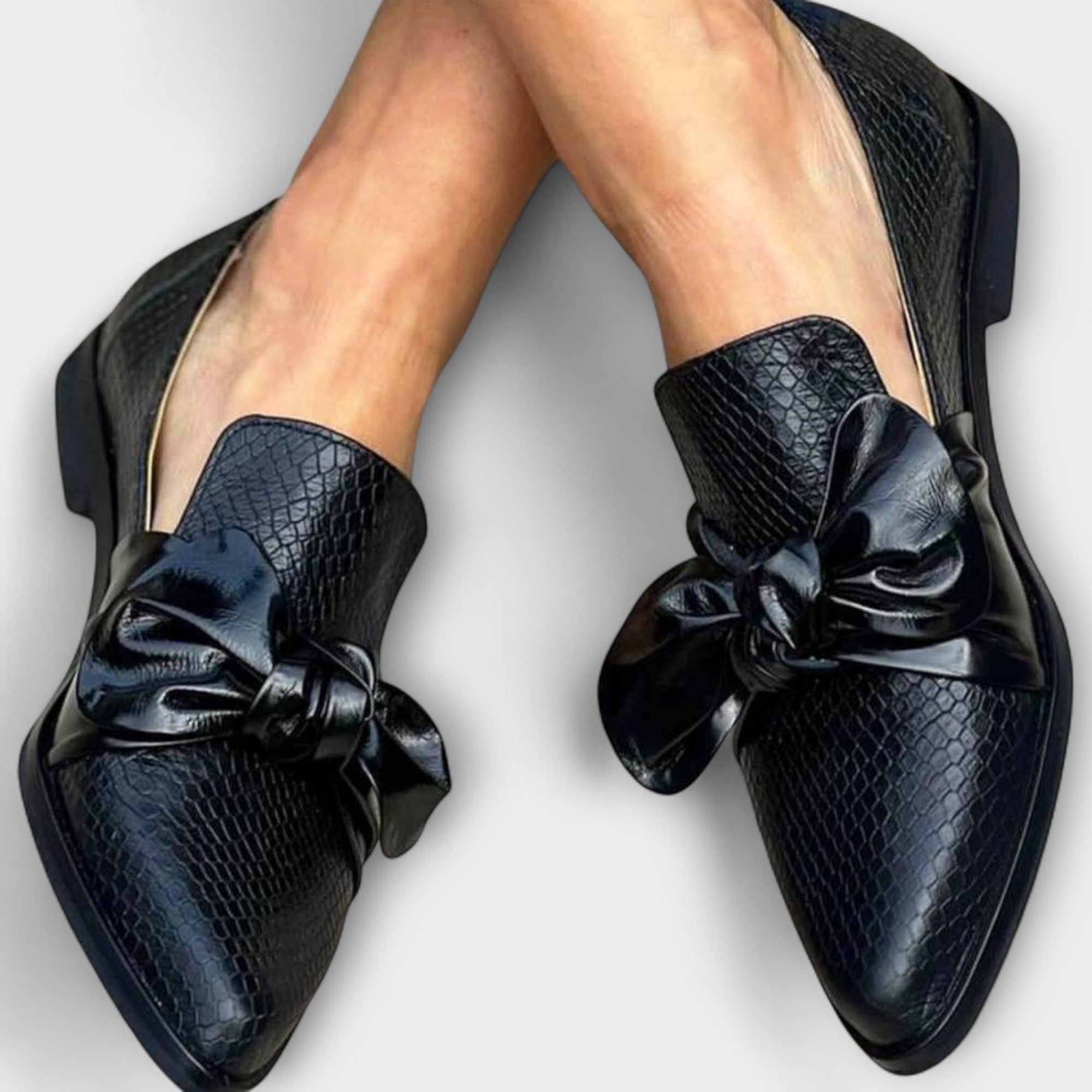 Dames Zwarte Leer Loafers met Strikdetails – Elegante Instappers voor Casual en Formele Gelegenheden
