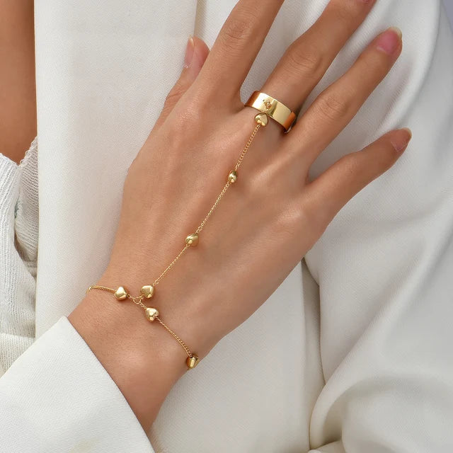 Annemarie | Gouden dames hand chain armband – verfijnd ontwerp met handring voor een luxe uitstraling