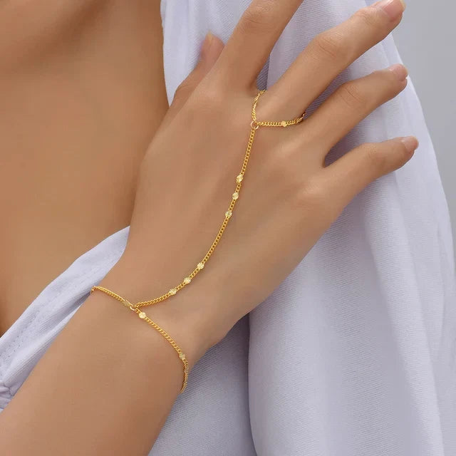 Annemarie | Gouden dames hand chain armband – verfijnd ontwerp met handring voor een luxe uitstraling