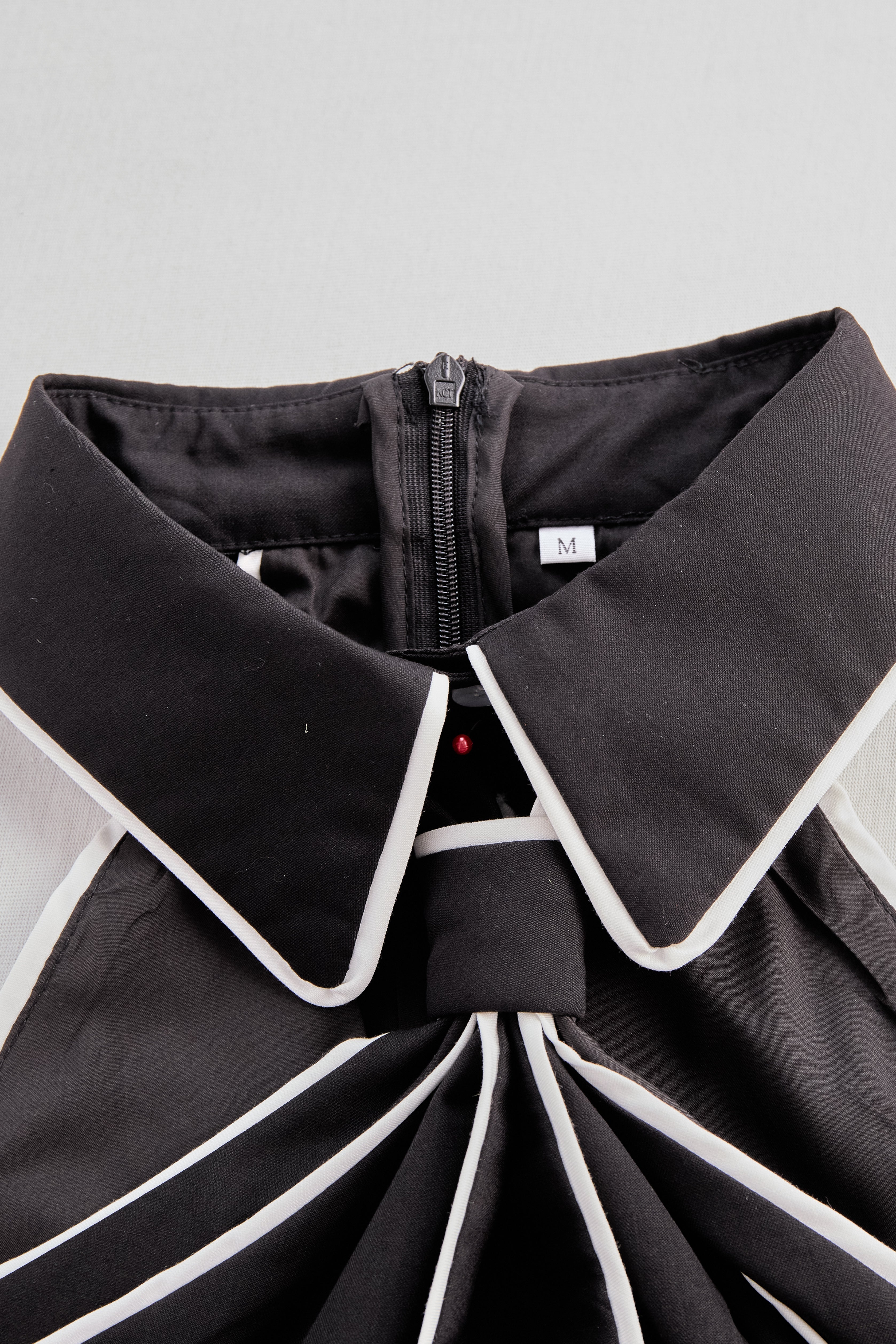 Dames Getailleerde Top – Met Kraag en Strikdetail, Geschikt voor Lente en Zomer