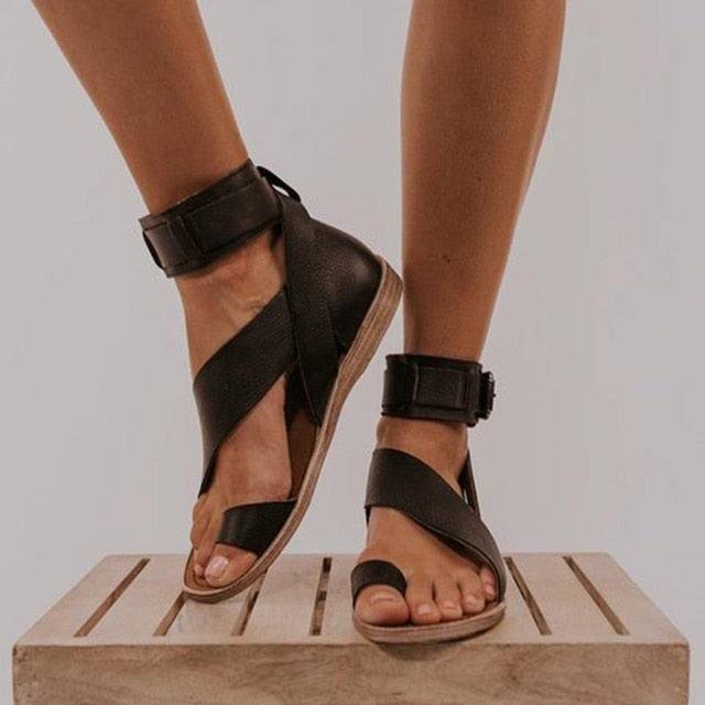 MM | sandalen met kruisbandje en teenring