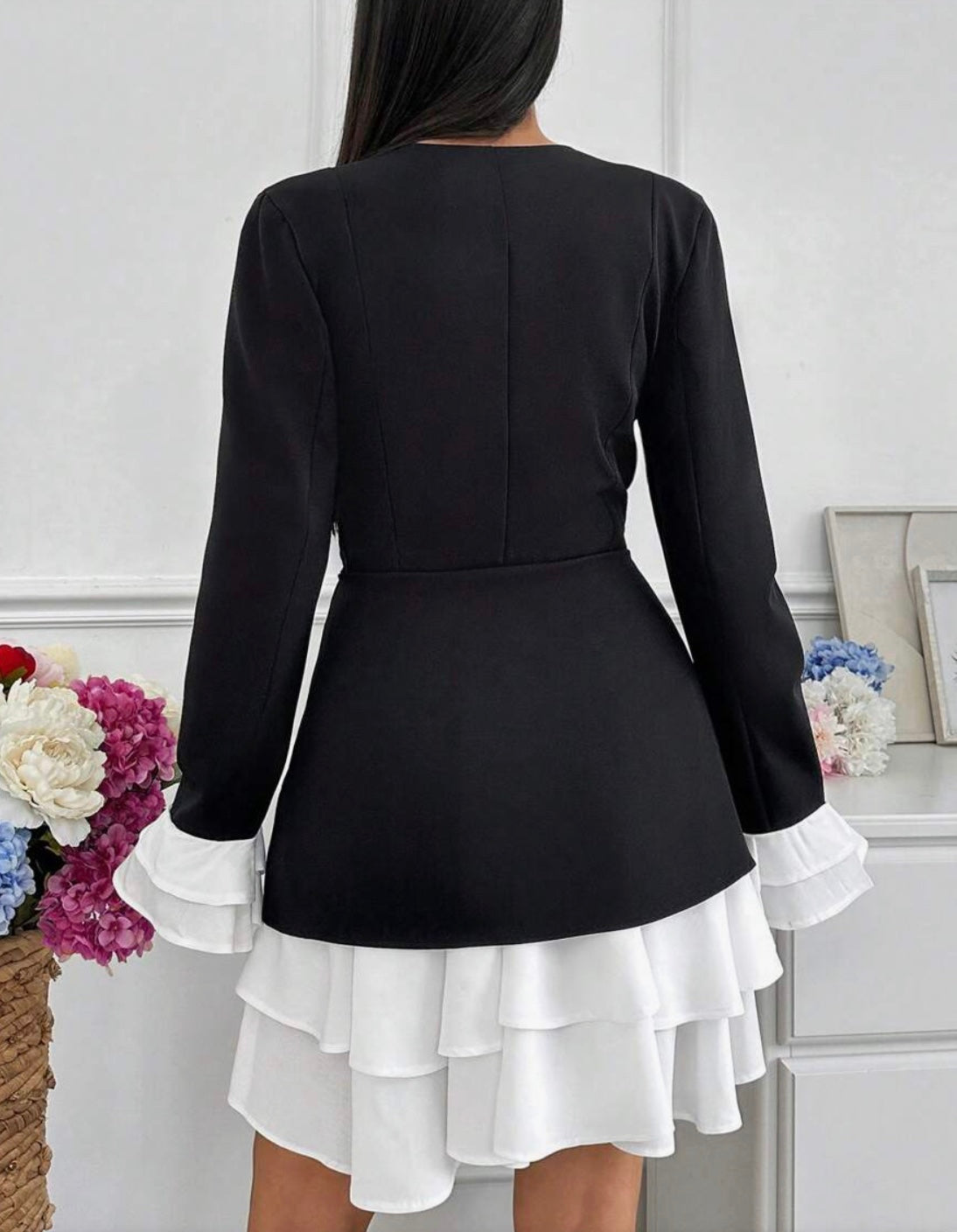 Viviane Blazerjurk | Dames korte V-hals jurk met ruffles en contrastbies