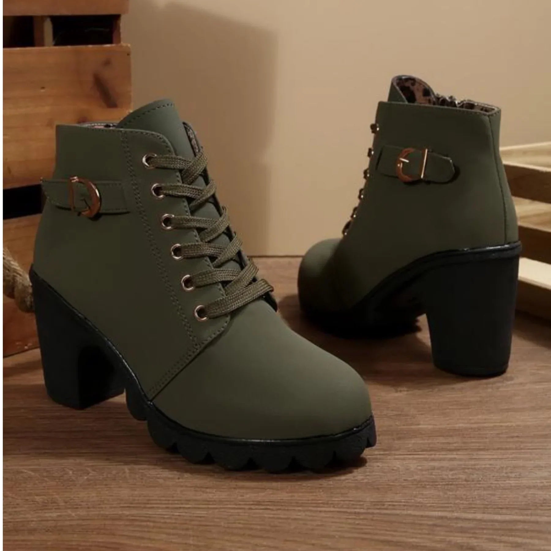 Dames Veterlaarzen met Blokhak en Gespdetail