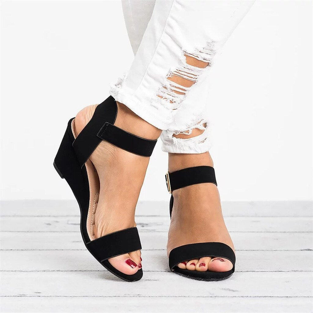 Jenine | Dames Sandalen – Jenine Sleehak Zomersandaal met Verstelbare Gesp en Comfortabele Pasvorm