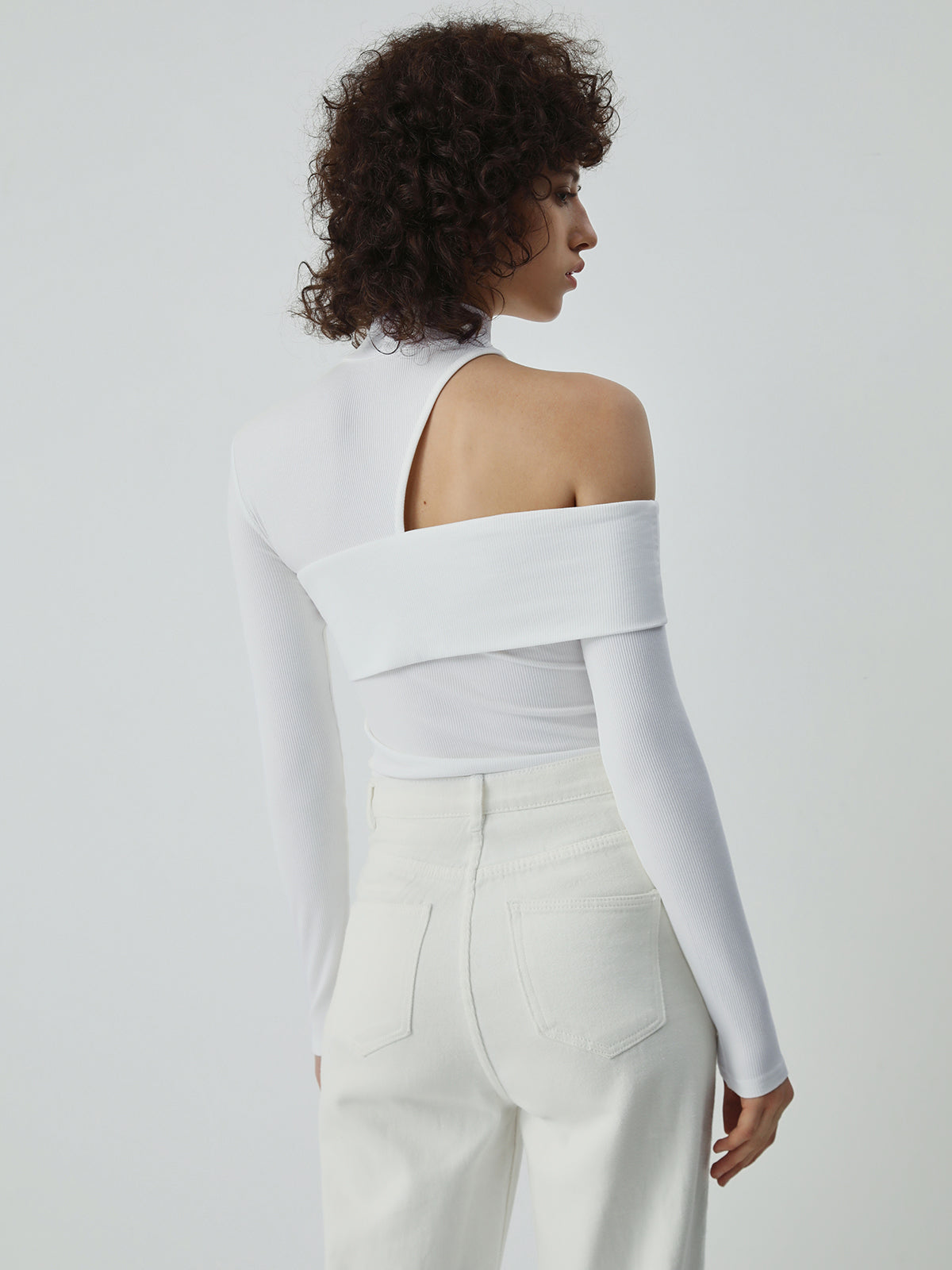 Eleanor - Oblique uitgesneden rib top met lange mouwen