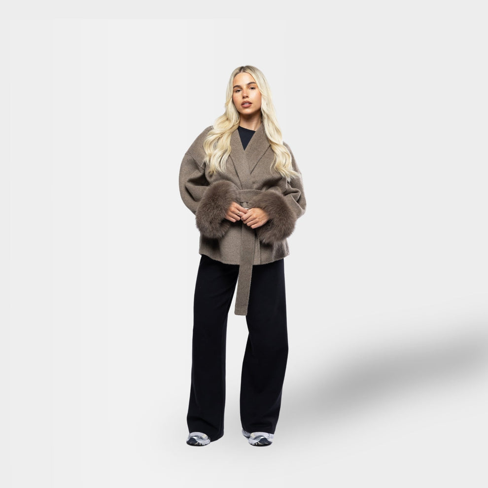 Hella Luxe | Dames Winterjas met Faux Fur en Elegante Tailleceintuur