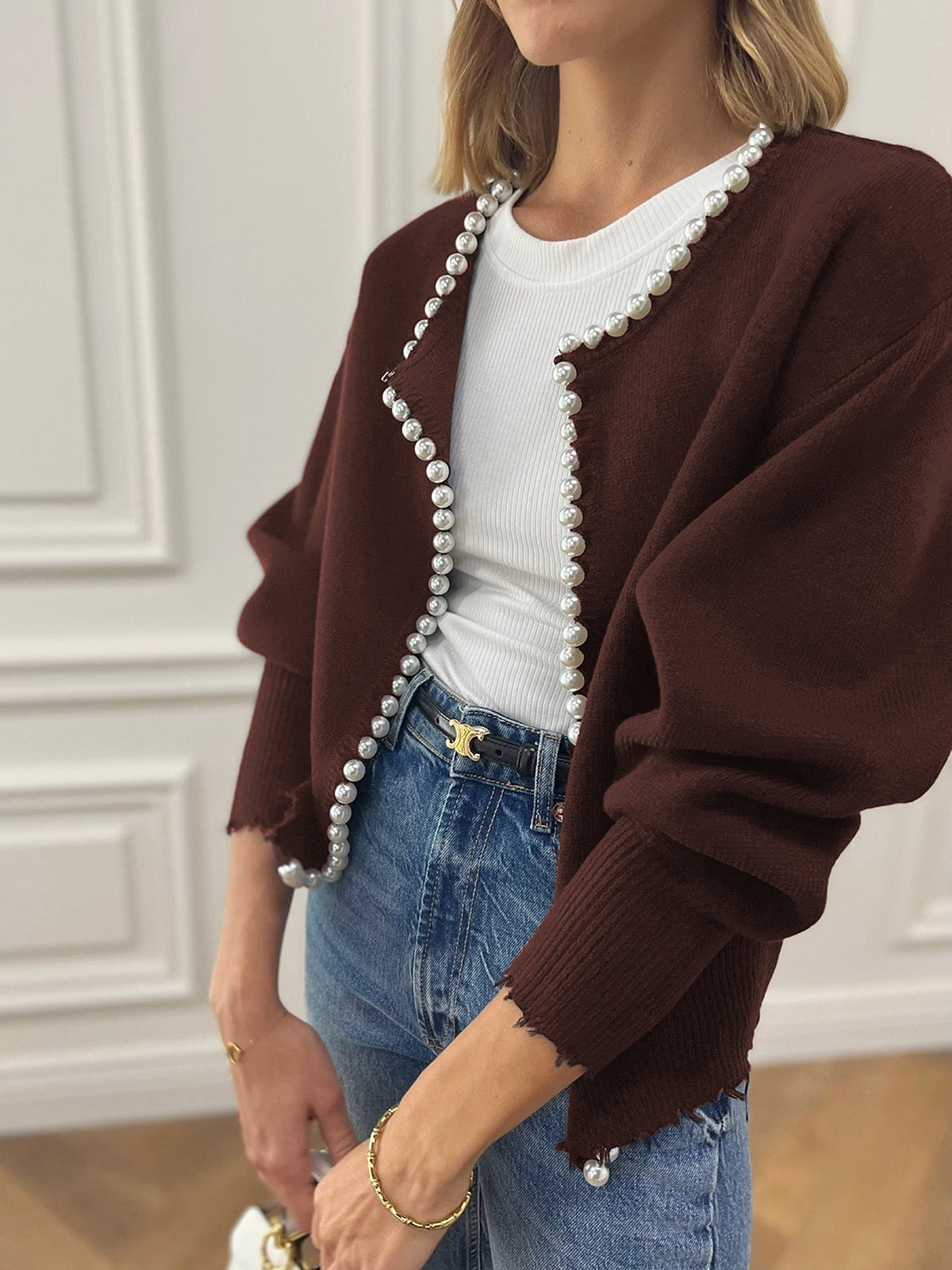Jasmine Vest | Dames gebreid vest met parelrand en gescheurde zoom