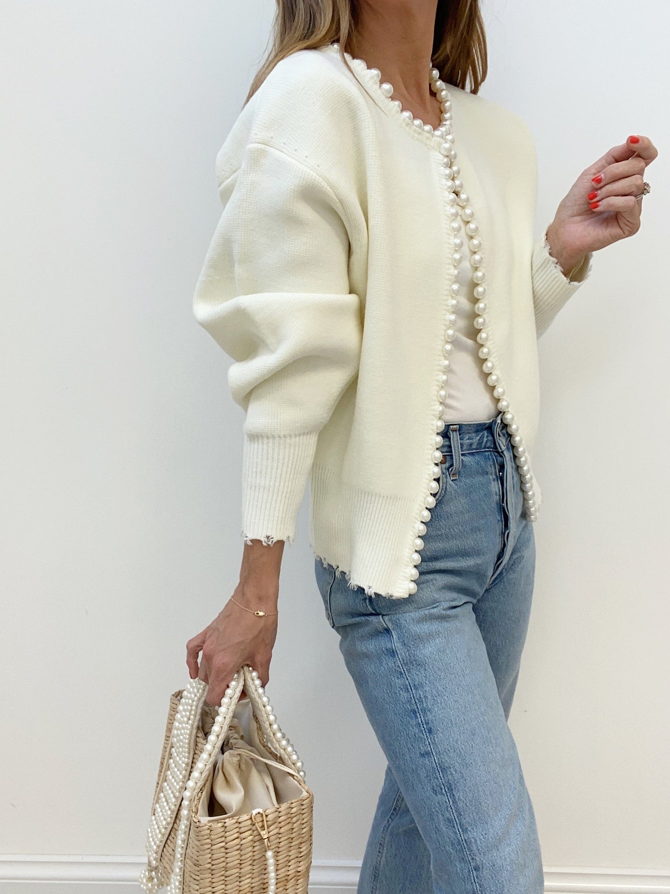 Jasmine Vest | Dames gebreid vest met parelrand en gescheurde zoom
