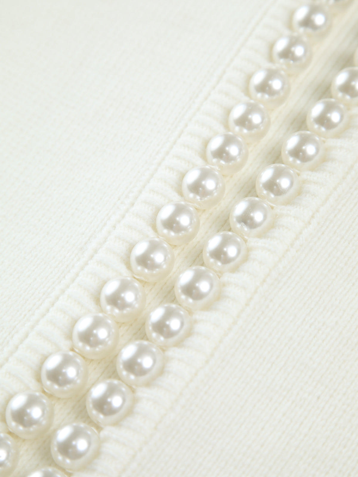 Jasmine Vest | Dames gebreid vest met parelrand en gescheurde zoom