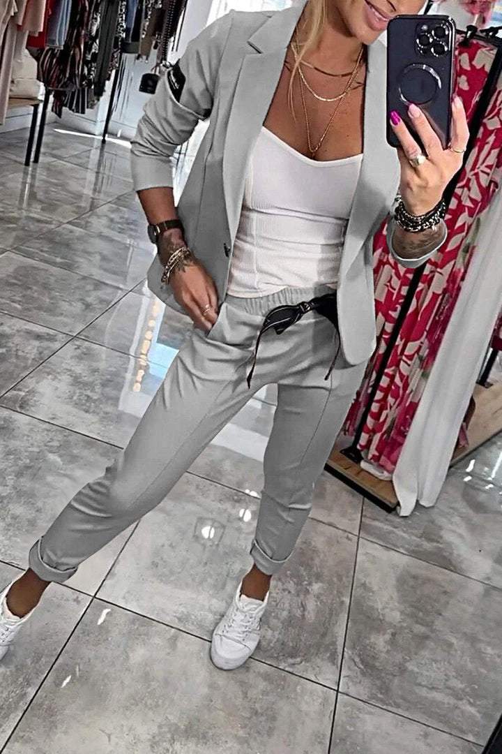 Dames Tweedelige Set – Beige Blazer en Broek met Comfortabele Pasvorm