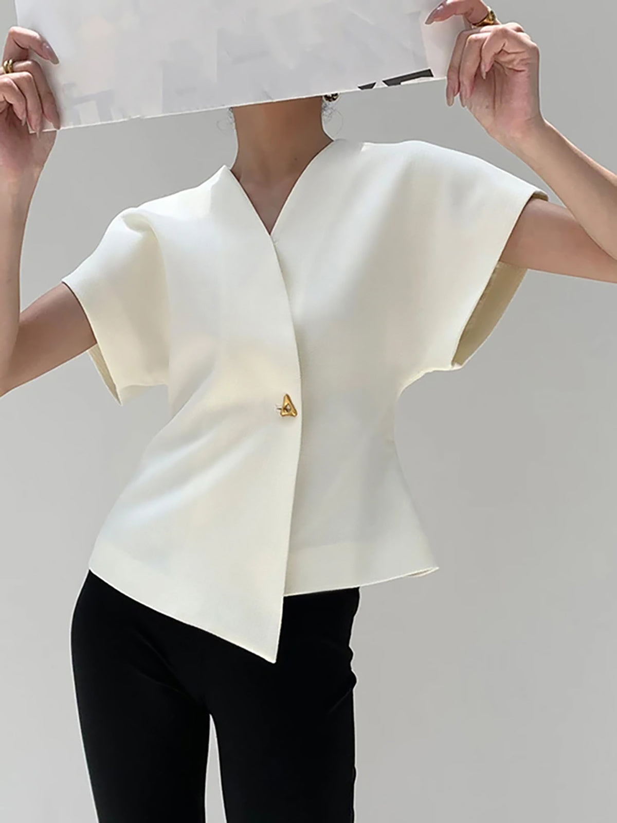 Julia - Trendy V-hals Blouse met Knopen