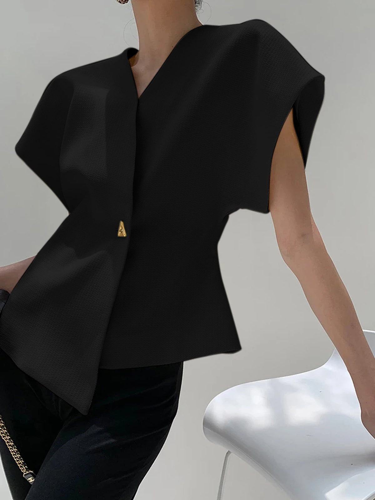 Julia - Trendy V-hals Blouse met Knopen