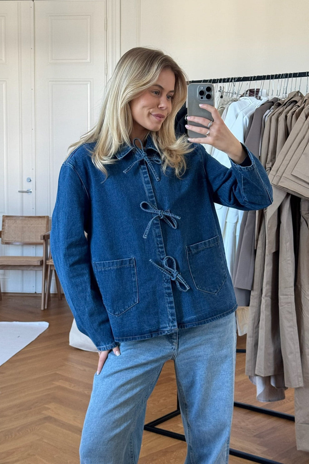 Denim Jack | Dames jack van premium denim met striksluiting en oversized kraag