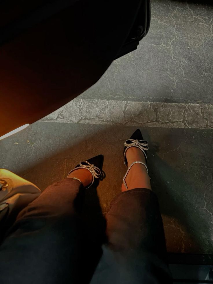 Nadia | Dames hakken met kristallen strik en wrap-around design