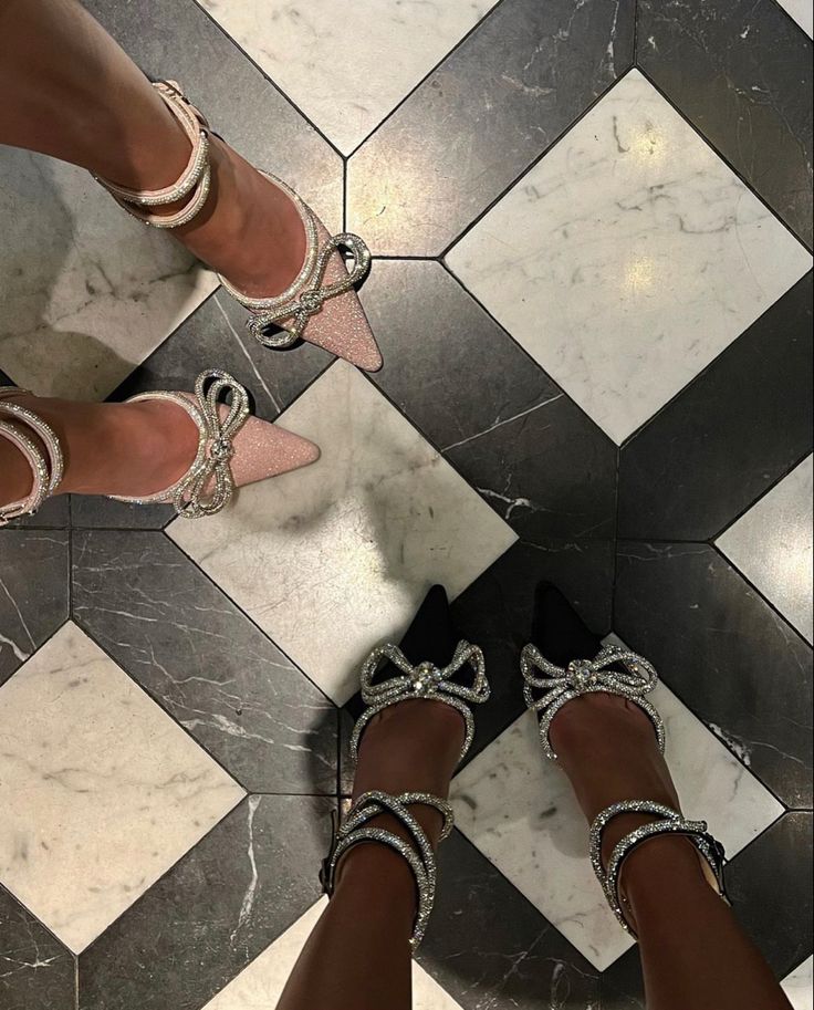 Nadia | Dames hakken met kristallen strik en wrap-around design