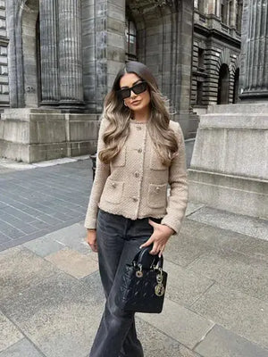 Beige Tweed Jasje | Dames jasje met gouden knopen en tijdloze elegantie