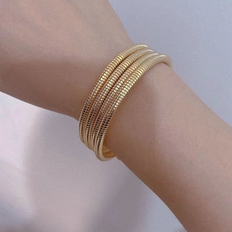 Bregje | Gouden dames armband – minimalistisch ontwerp met verfijnde glans