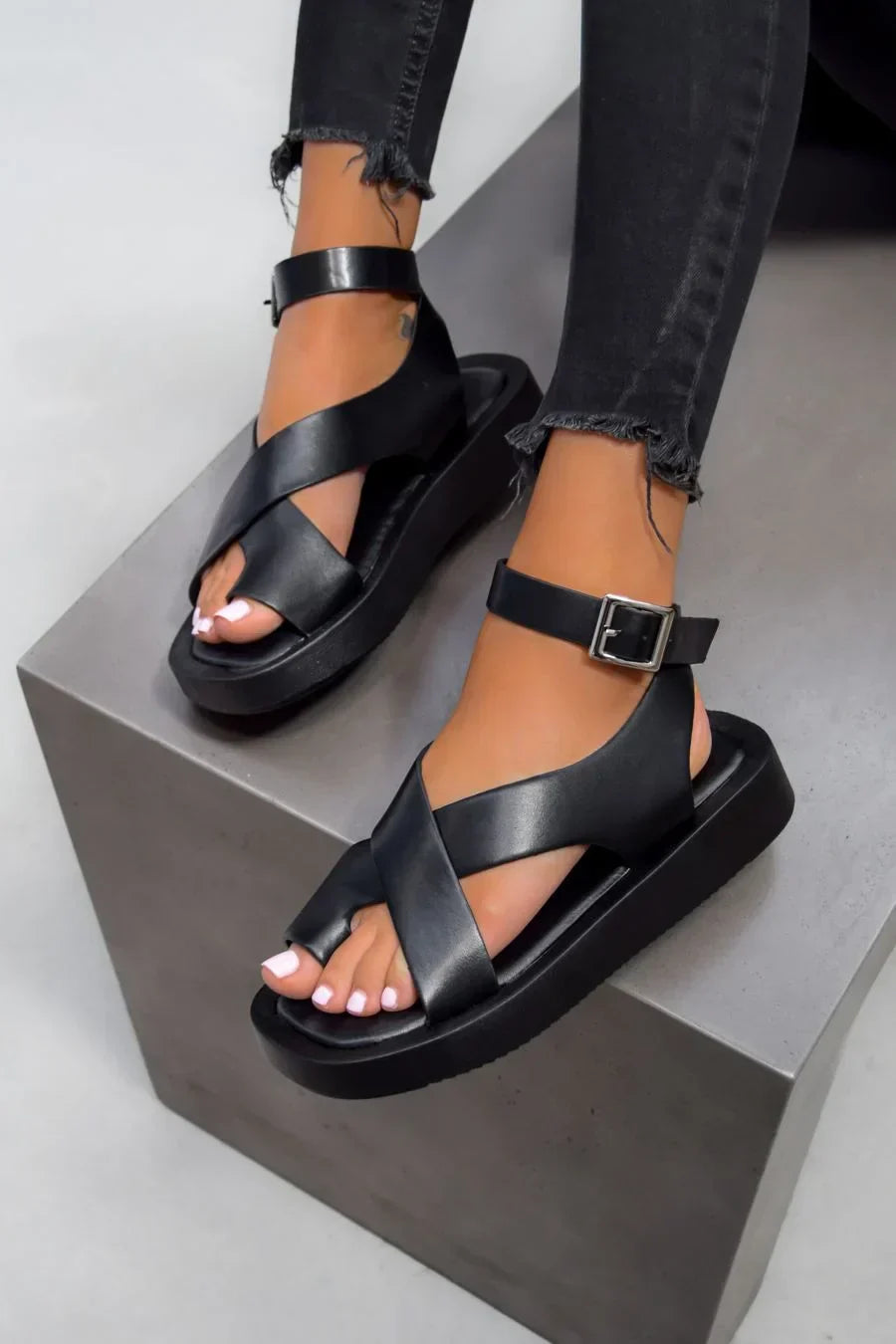 Brechtje | Plateau Sandalen Dames met Kruisbanden – Comfortabele Zomersandaal met Enkelband