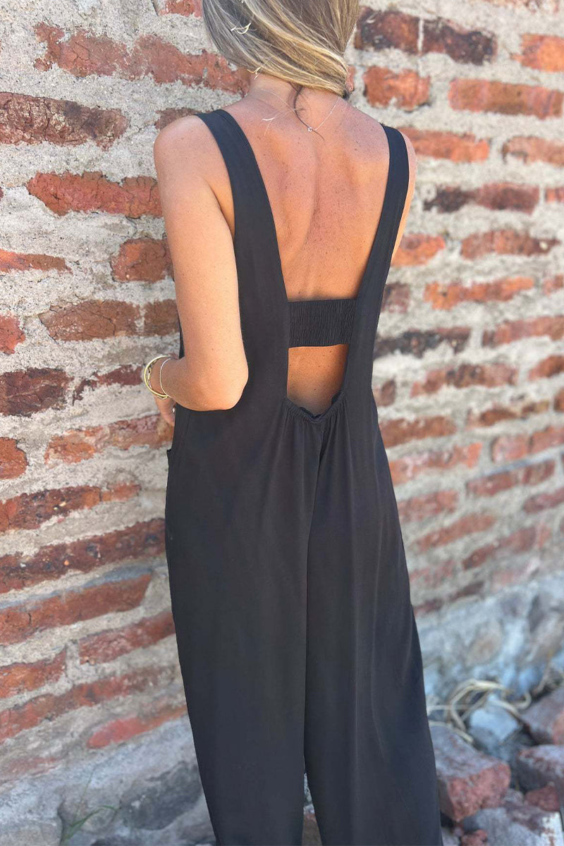 Casual jumpsuit met zakken, knopen en een open rug