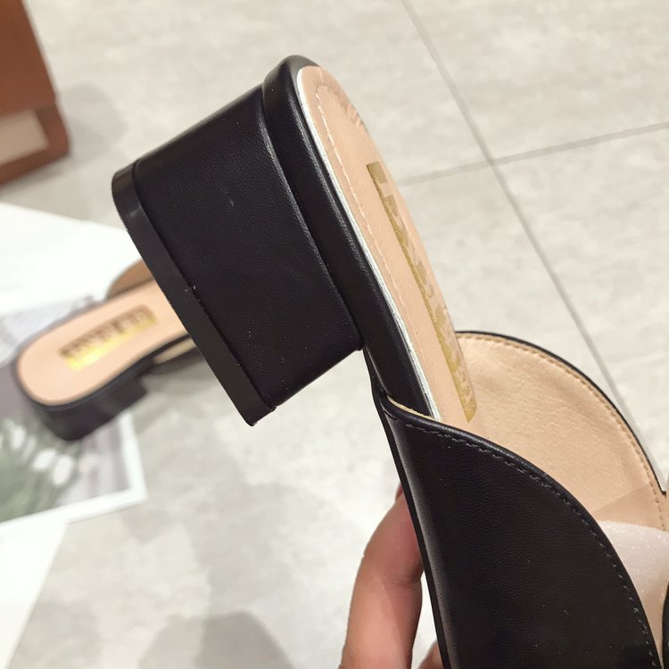 Stijlvolle Muiltjes met Lage Vierkante Hak en Studs voor Dames – Comfortabel Schoeisel voor Dagelijkse Mode – Trendy Zomerschoenen