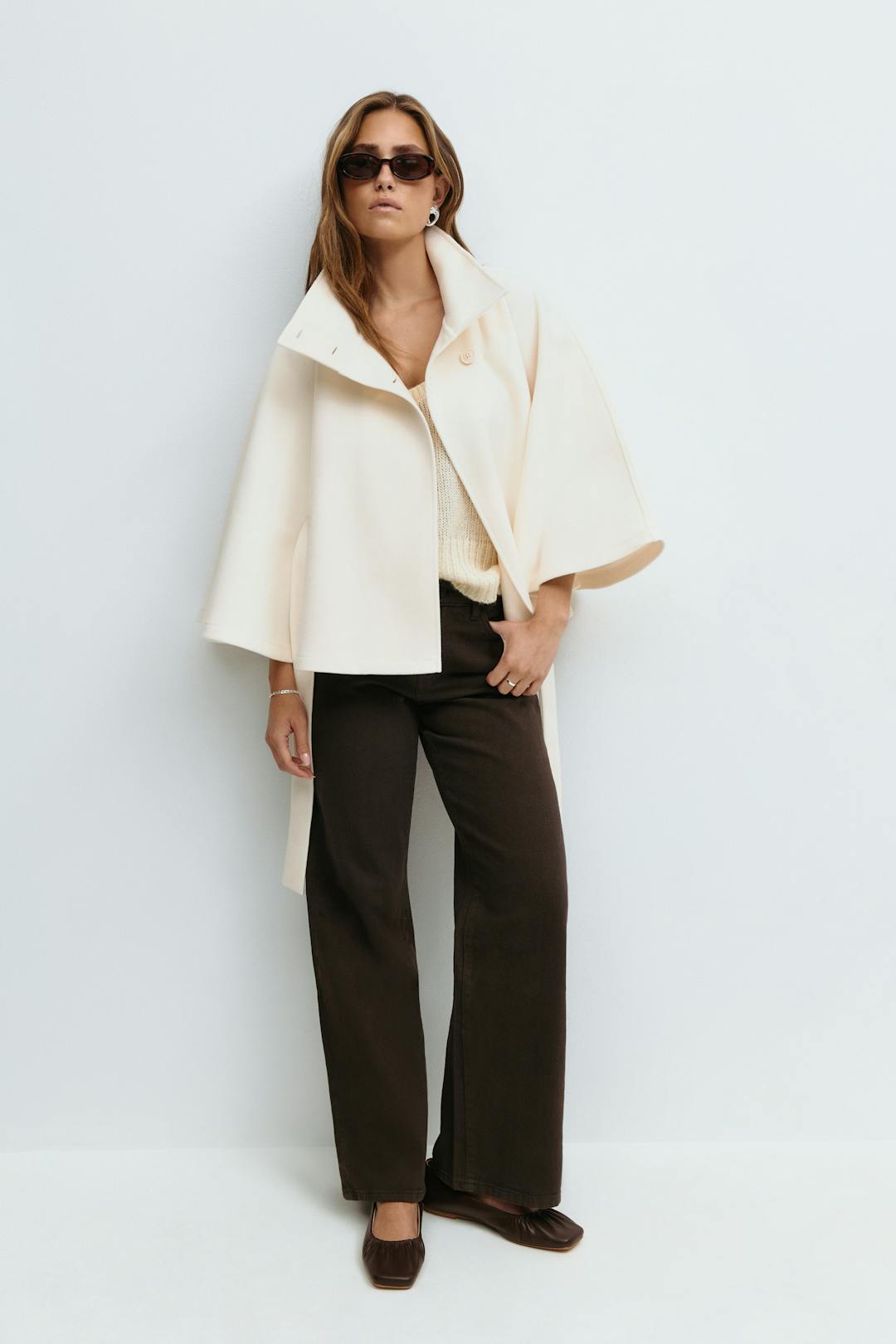 Clara Cape Capejas | Dames jas met cape-mouwen, hoge kraag en ceintuur