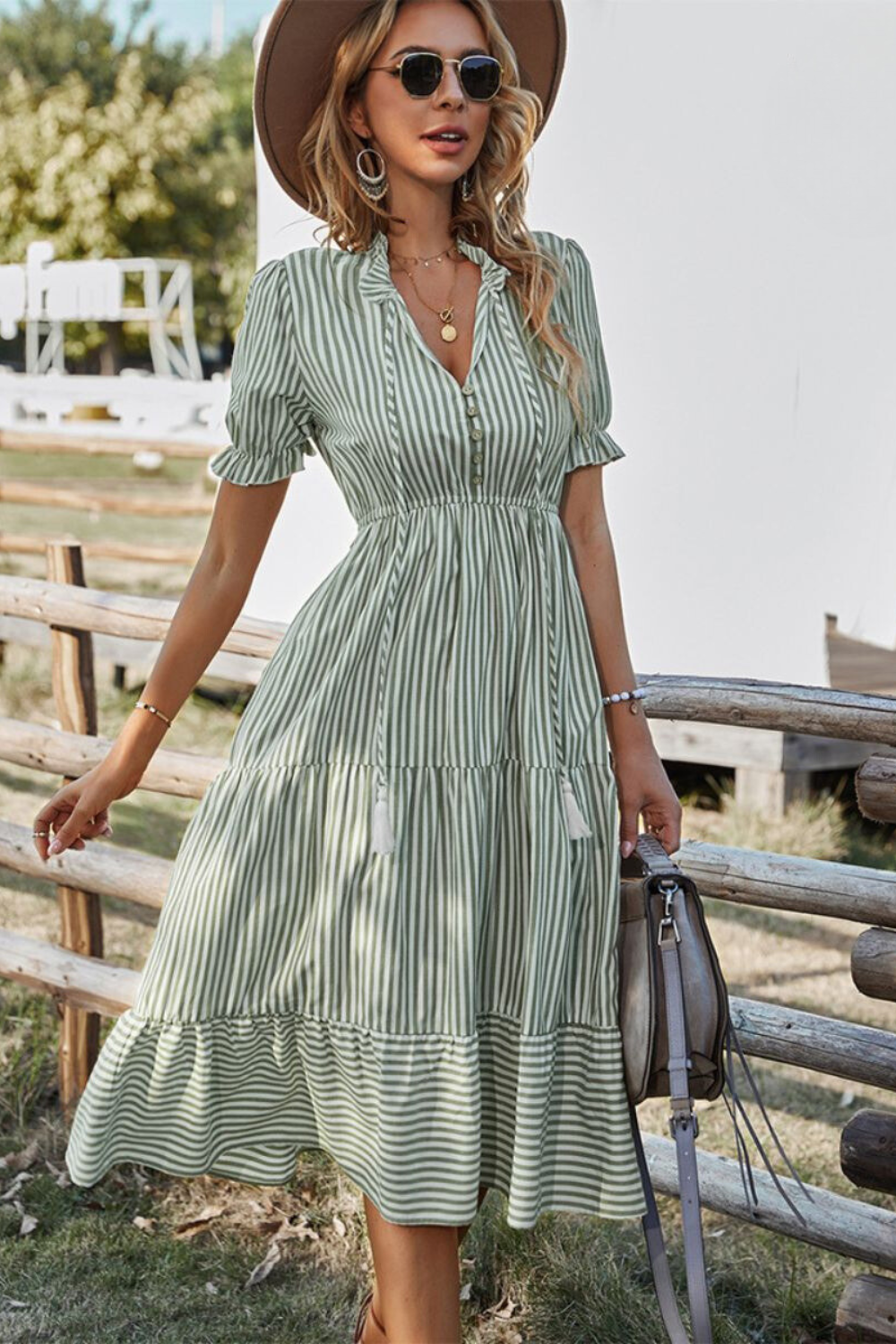 Kaatje | Dames Midi-jurk met Streepdessin en Boho-Details – Zomerjurk met V-hals