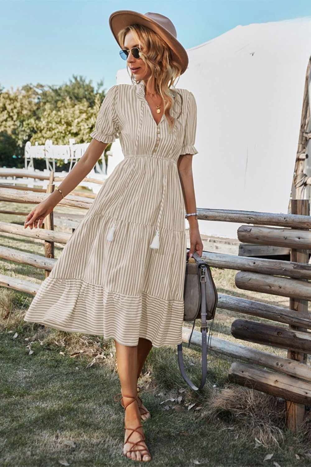 Kaatje | Dames Midi-jurk met Streepdessin en Boho-Details – Zomerjurk met V-hals
