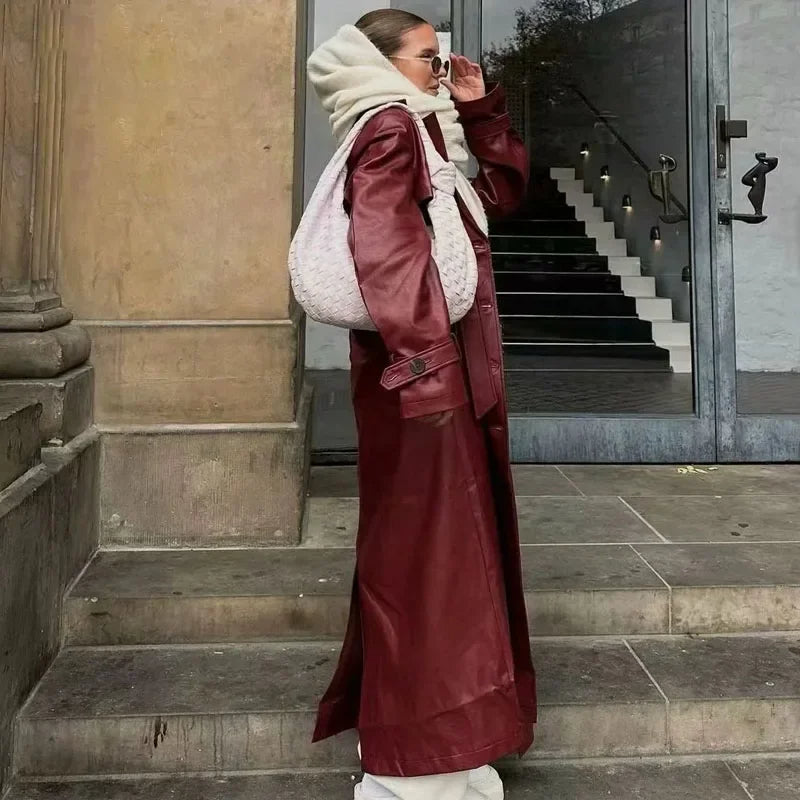 Dames Lange Jas – Bordeauxrode Faux Leather Coat met Retro Silhouet en Tailleceintuu