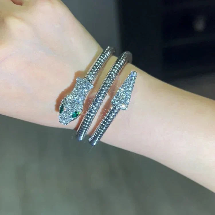 Bregje | Gouden dames armband – minimalistisch ontwerp met verfijnde glans