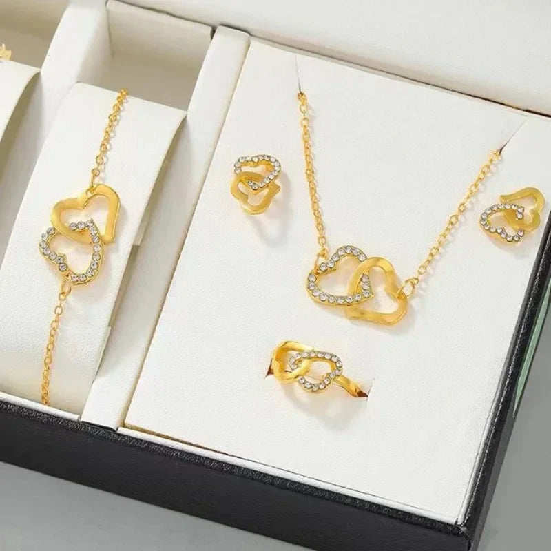 Babette | Gouden dames sieradenset met hartvormige details en strass – elegante en verfijnde uitstraling