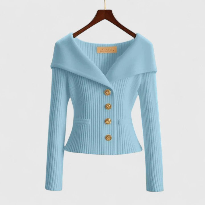 Dames herfsttrui met off-shoulder kraag en gouden knopen – zacht &amp; elegant
