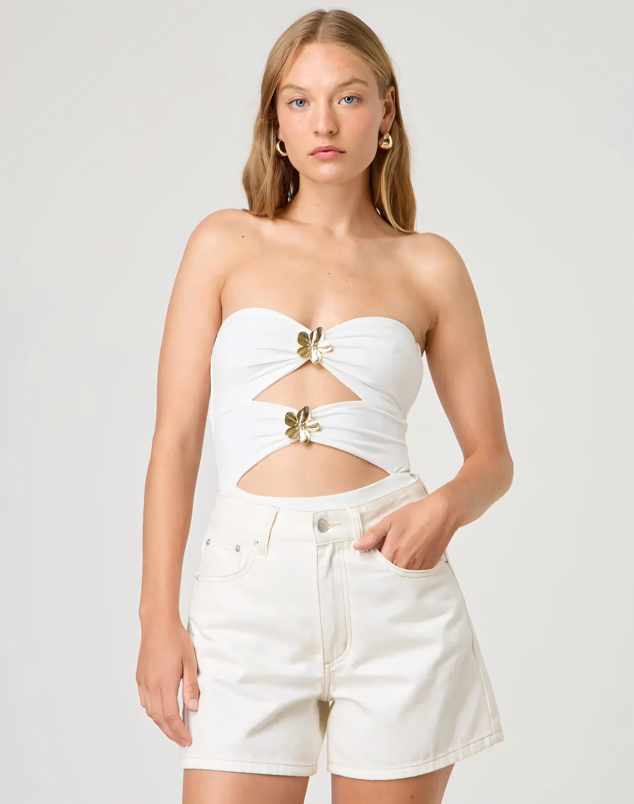 Vera | Witte Bandeau Top voor Dames met Bloemdetail en Cut-out Design
