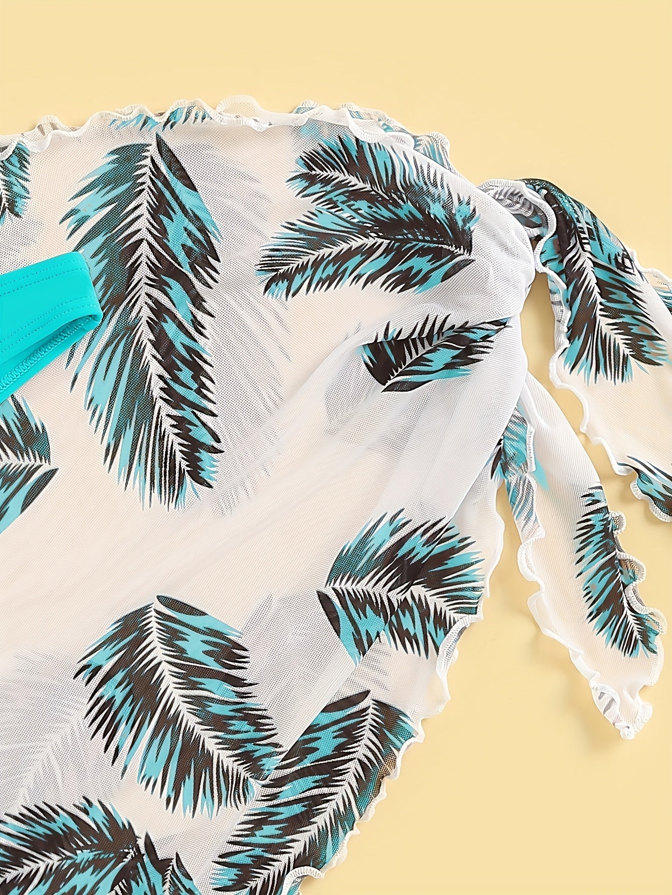 Chique Bikini Set met Bladprint en Doorschijnende Cover-Up Rok
