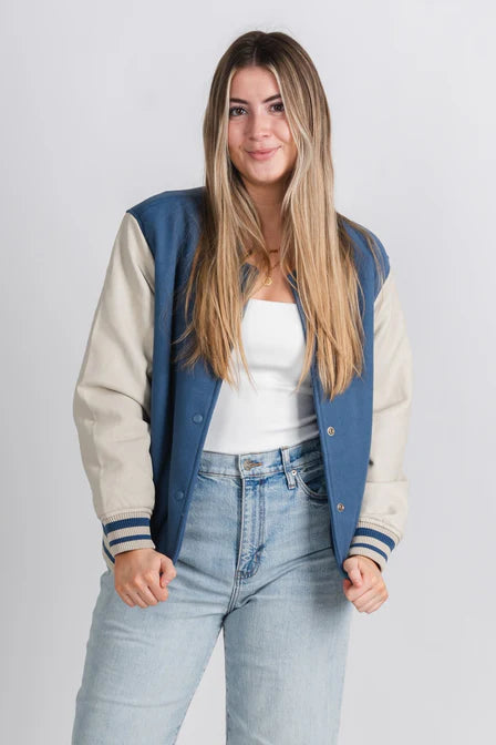 Blauw ruimvallend jasje