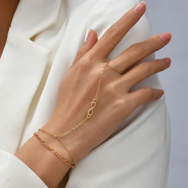 Annemarie | Gouden dames hand chain armband – verfijnd ontwerp met handring voor een luxe uitstraling