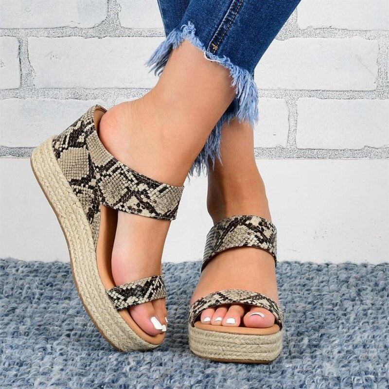 Dames Sandalen – Platformstijl met Brede Banden voor Comfort en Stabiliteit