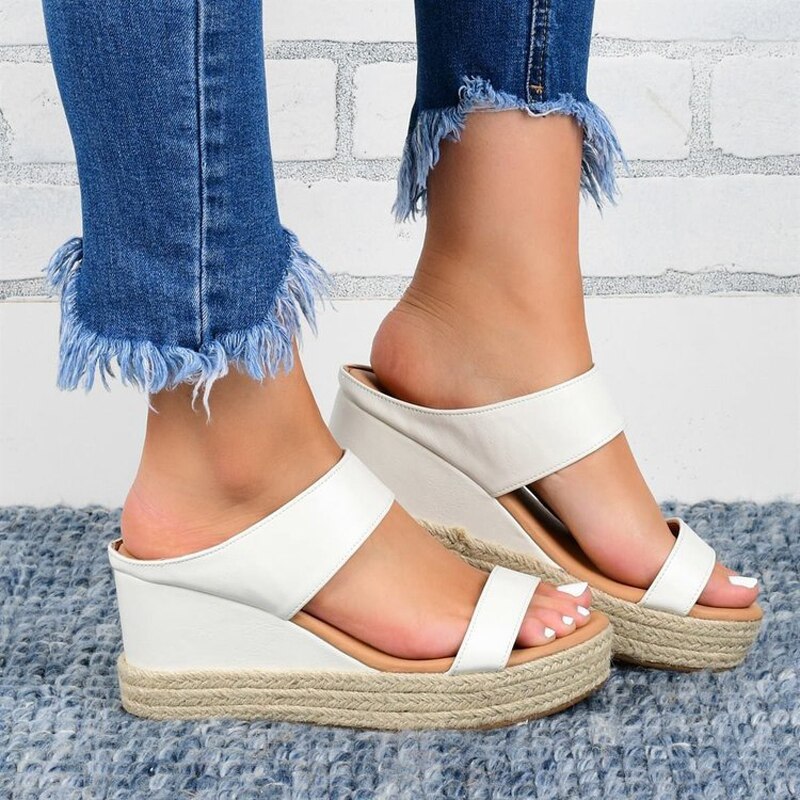 Dames Sandalen – Platformstijl met Brede Banden voor Comfort en Stabiliteit