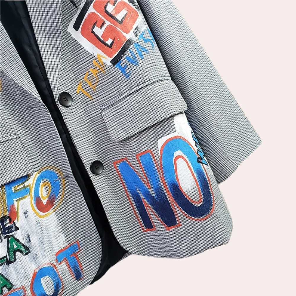 Mandy - Oversized damesblazer met tekst