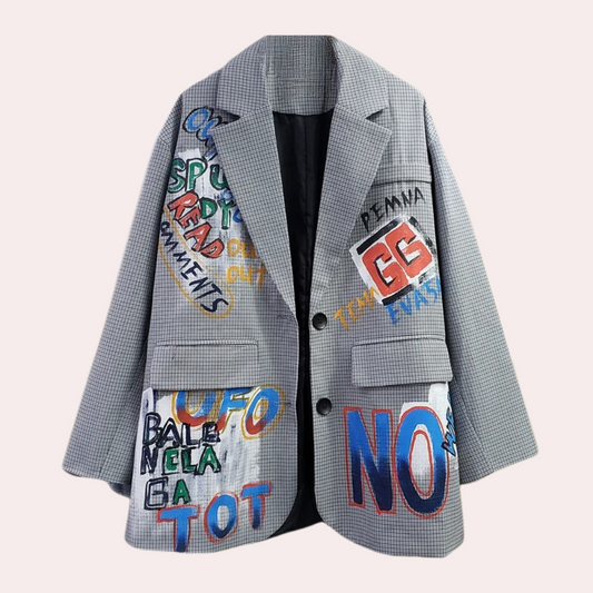 Mandy - Oversized damesblazer met tekst