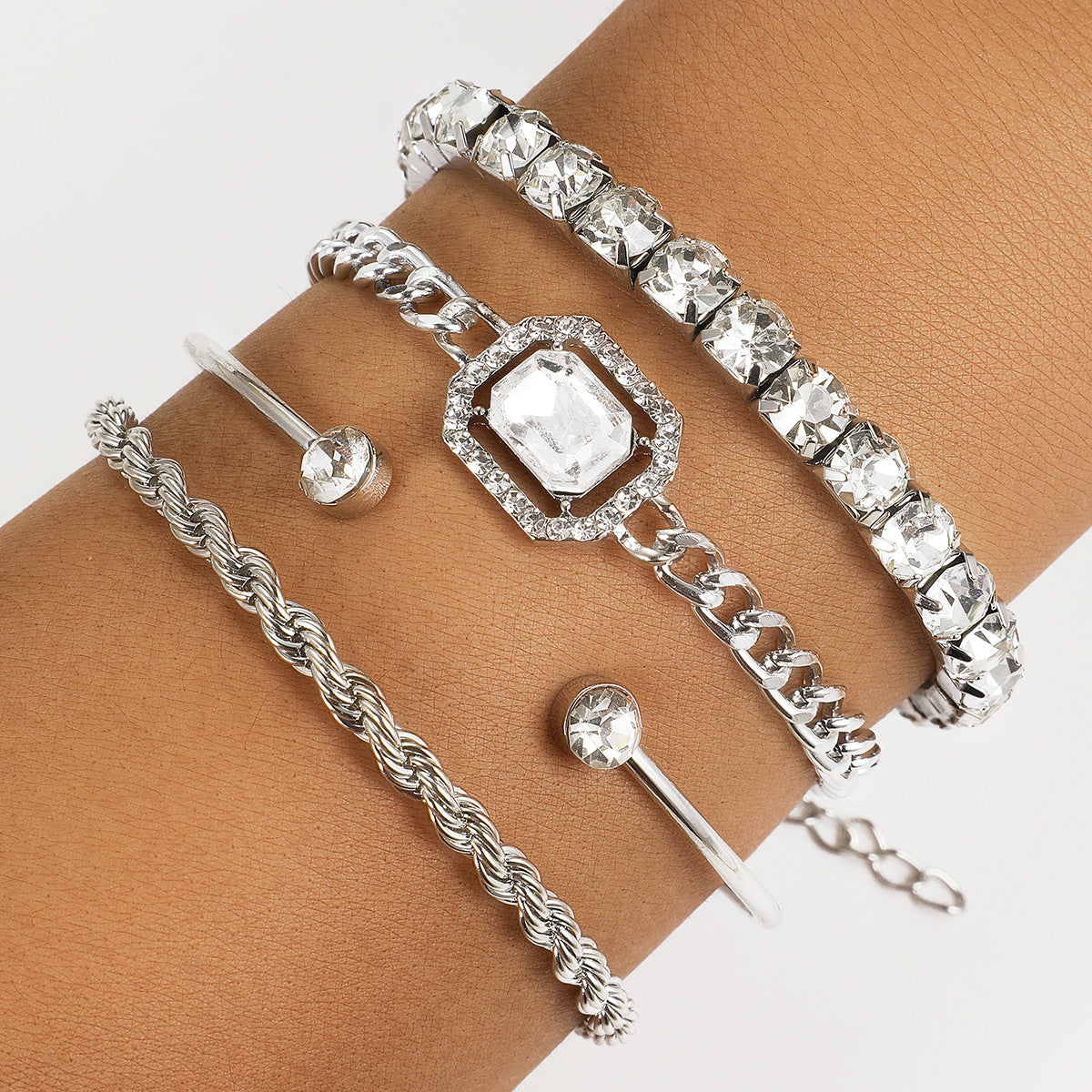 Barbara | Luxe dames armbandenset – minimalistisch design met sprankelende kristallen
