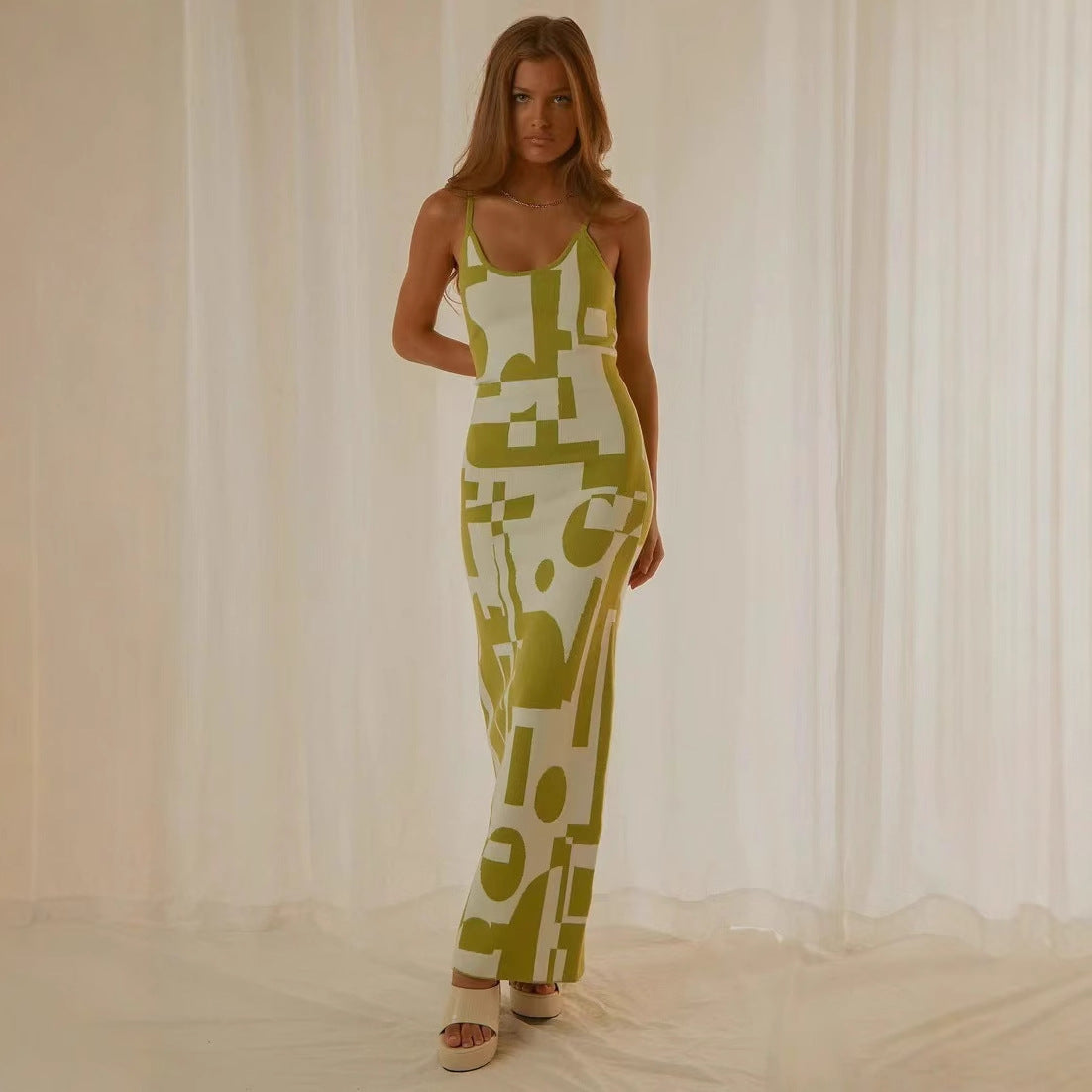 Beatrix | Dames Maxi Jurk – Bodycon Pasvorm, Spaghettibandjes, Abstracte Print