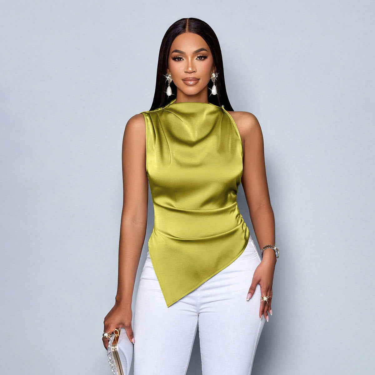 Margaretha | Dames Blouse Zonder Mouwen – Slim Fit – Asymmetrische Zoom – Hoge Hals – Luxe Glanzende Stof