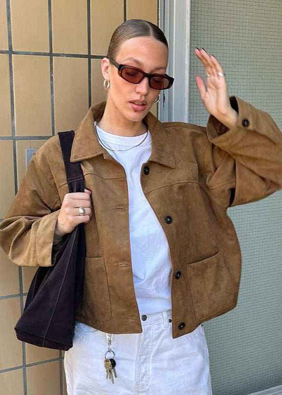 Luxe suède jas | Bruine damesjas met knoopdetails en relaxte pasvorm