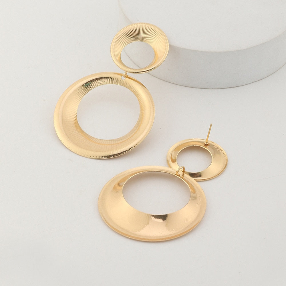 Anja | Gouden damesoorbellen met subtiel 3D-effect – minimalistisch en trendy