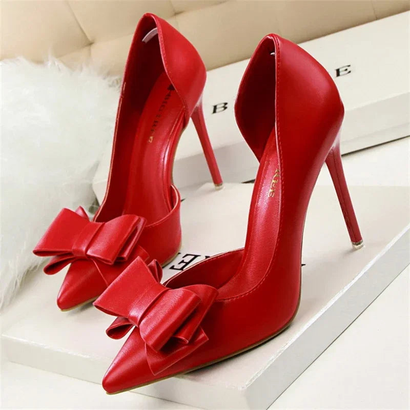 Pumps met Strikdetail